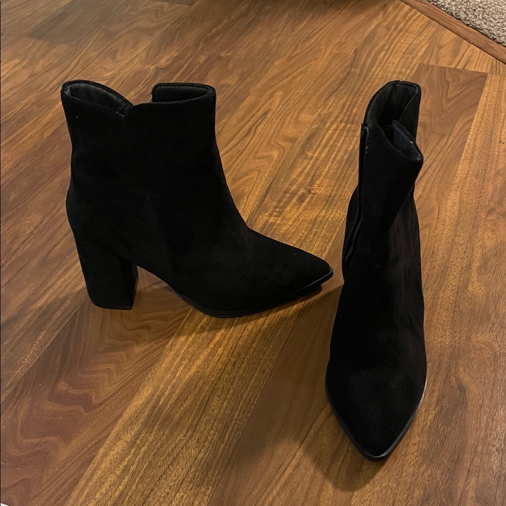 Chic Black Suede Heeled Boots